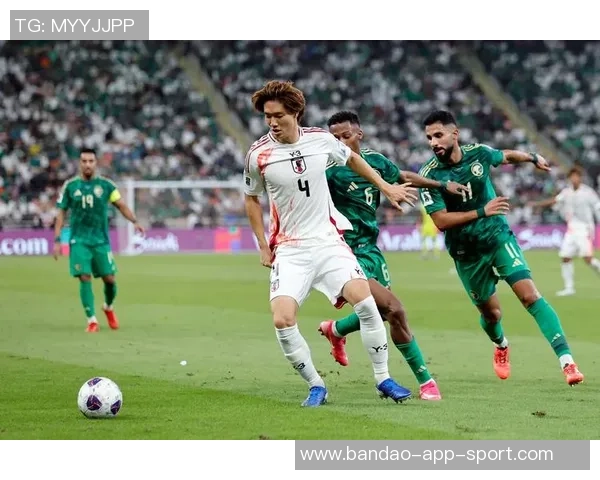 板仓滉坚定追求零封目标全力以赴展现防守球员的职业精神 板仓滉坚定追求零封目标全力以赴展现防守球员的职业精神